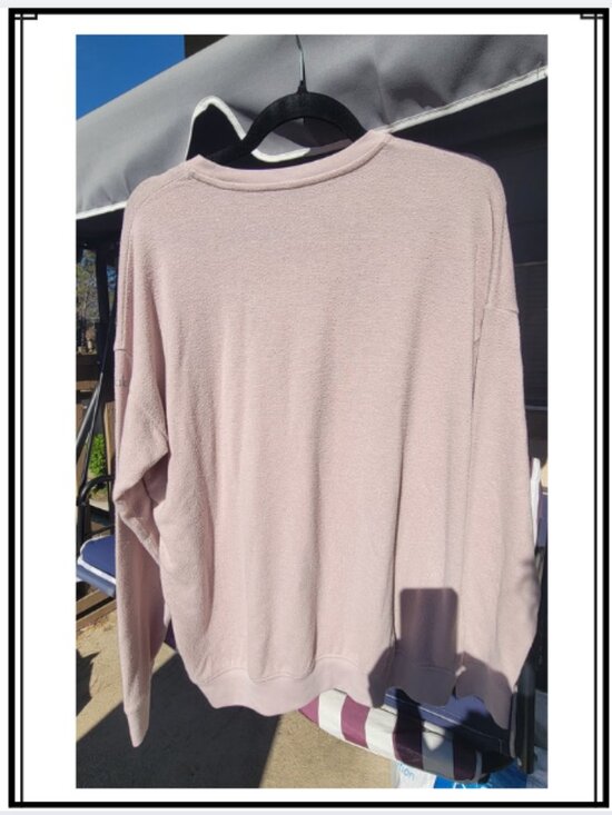 ALO Soho Pullover - Picture 5 of 6